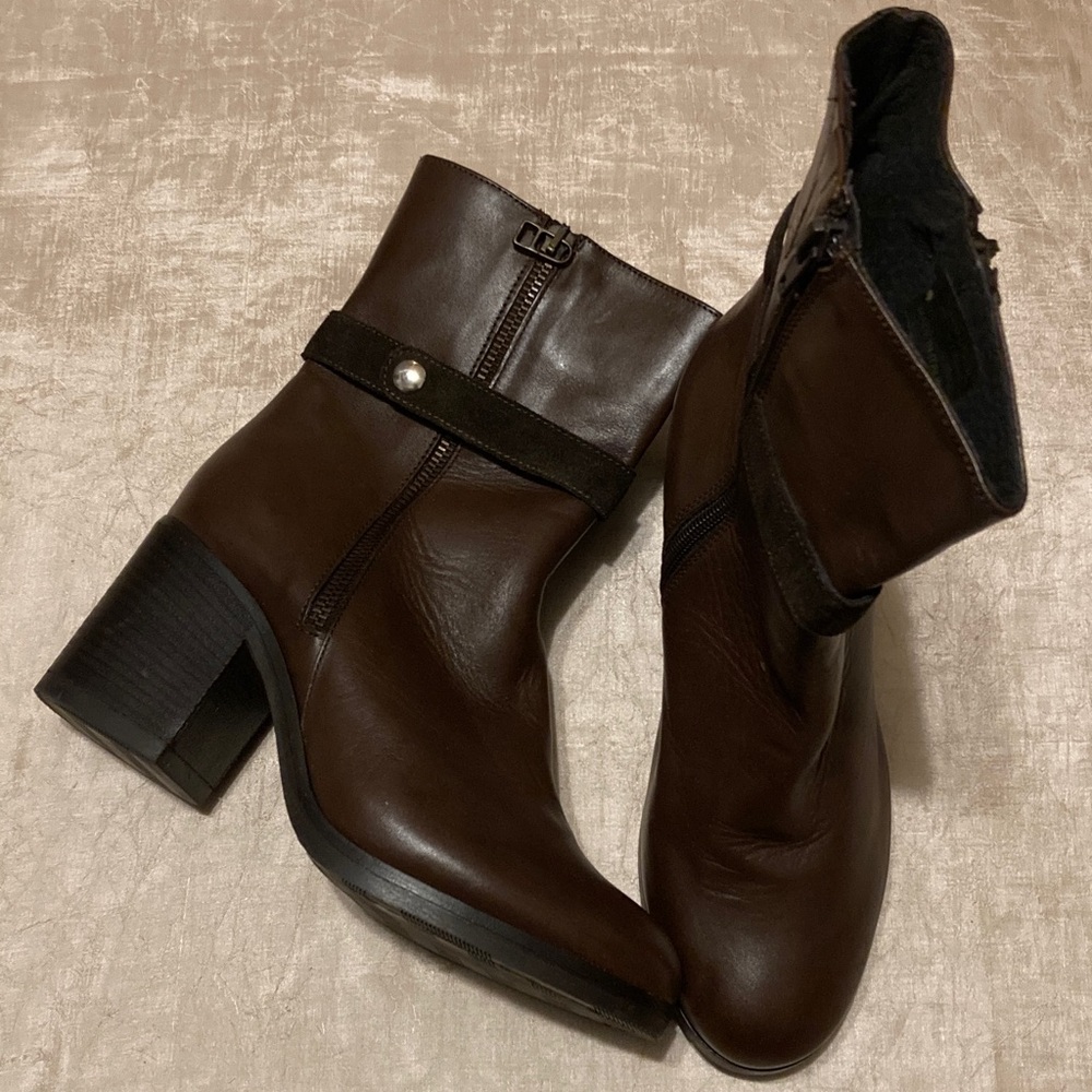 Coach And Four brown Leather booties size 7.5